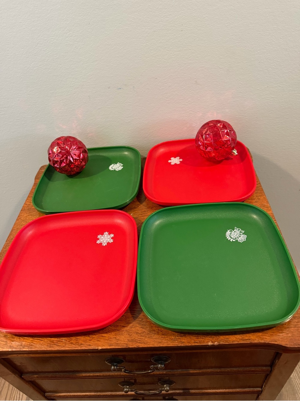 Tupperware Christmas Luncheon Plates Set 4 Vintage